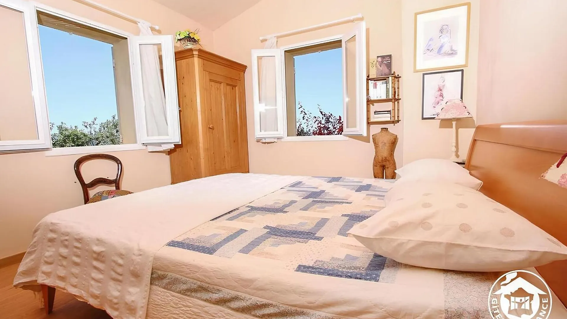 Holiday home Le Mas De La Font De L'Aube Merindol-les-Oliviers